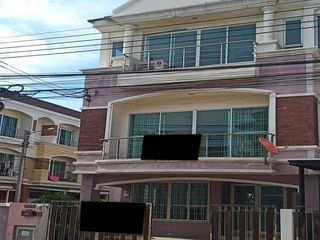 For sale 4 bedrooms townhouse in Chatuchak, Bangkok