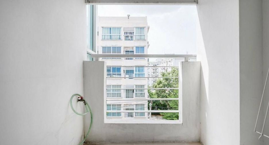 For rent 1 bed condo in Wang Thonglang, Bangkok