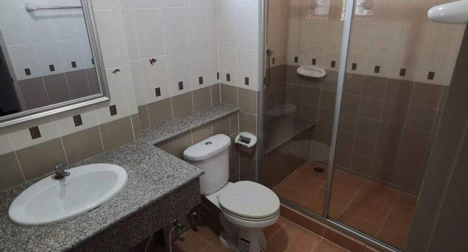 For sale 3 bedrooms townhouse in Don Mueang, Bangkok