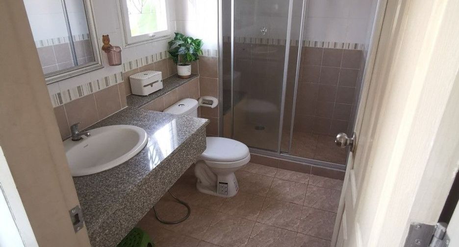 For sale 3 bedrooms townhouse in Don Mueang, Bangkok