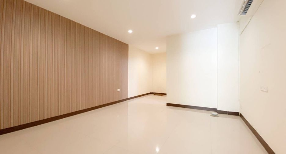 For sale 4 bedrooms townhouse in Hua Hin, Prachuap Khiri Khan