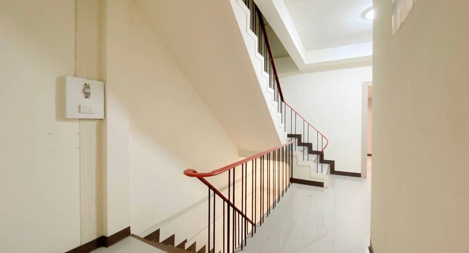 For sale 4 bedrooms townhouse in Hua Hin, Prachuap Khiri Khan
