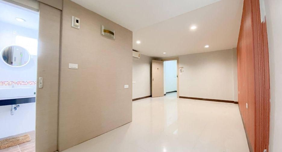 For sale 4 bedrooms townhouse in Hua Hin, Prachuap Khiri Khan