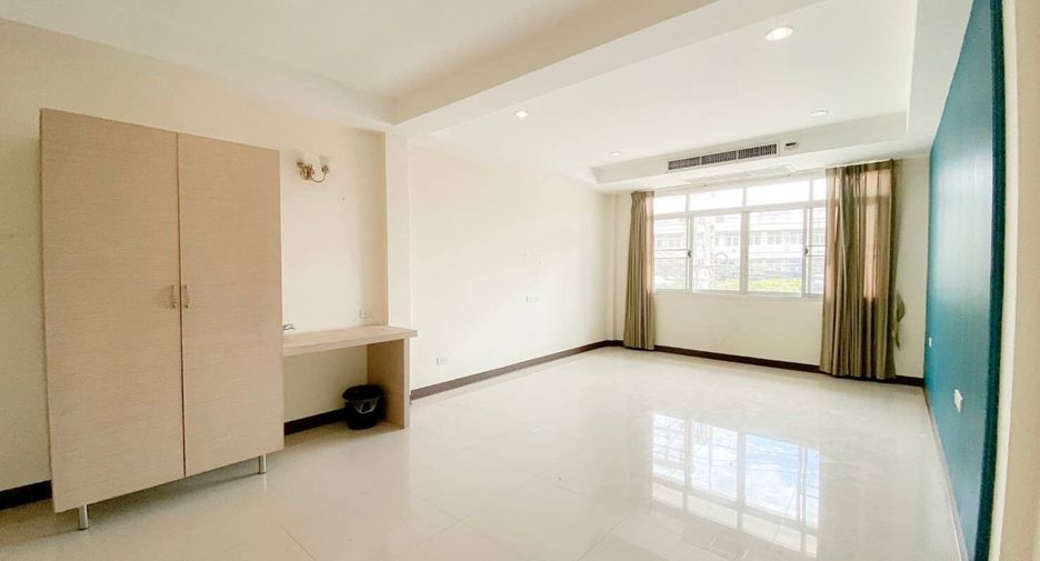 For sale 4 bedrooms townhouse in Hua Hin, Prachuap Khiri Khan
