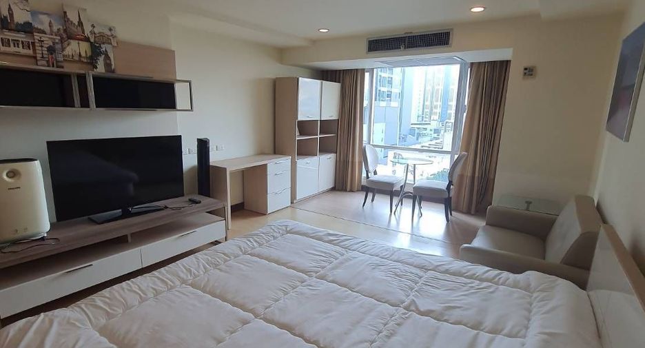 Wohnung zur Miete mit Studio in Khlong Toei, Bangkok
