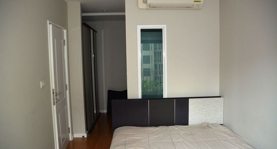 For sale 1 bed condo in Khlong Toei, Bangkok