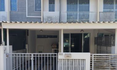 For sale 3 bedrooms townhouse in Mueang Samut Prakan, Samut Prakan