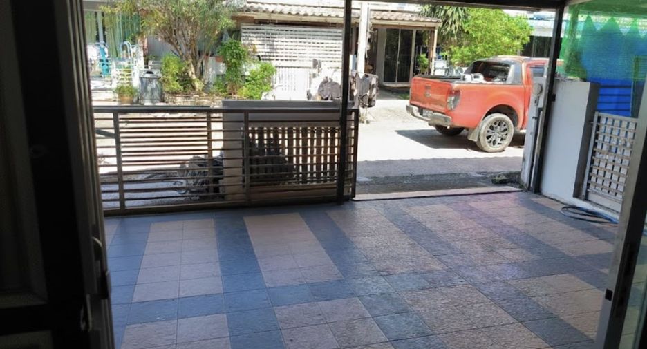For sale 3 bedrooms townhouse in Mueang Samut Prakan, Samut Prakan