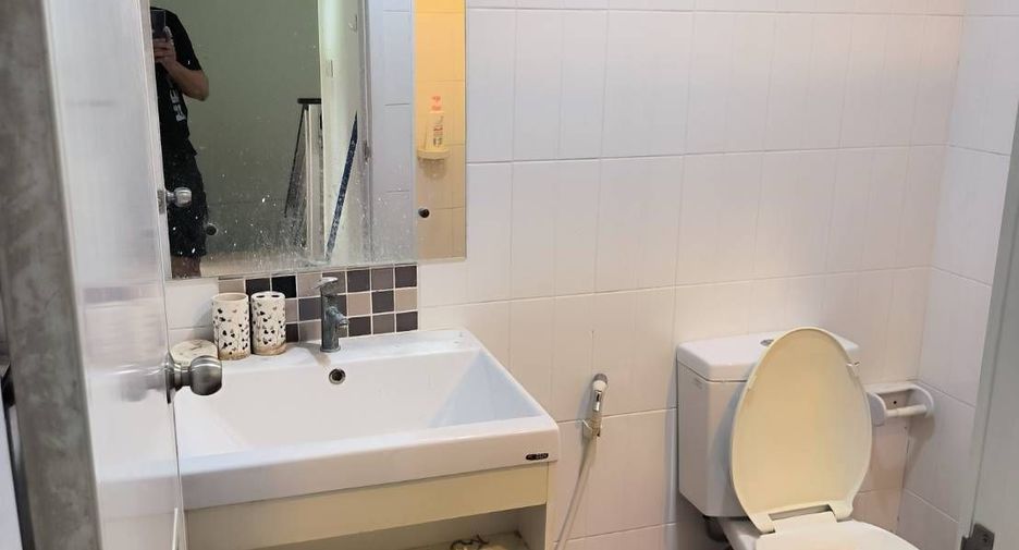For sale 3 bedrooms townhouse in Mueang Samut Prakan, Samut Prakan