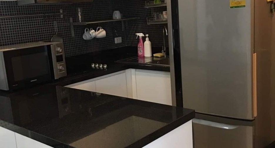 For rent 2 bedrooms condo in Bang Rak, Bangkok