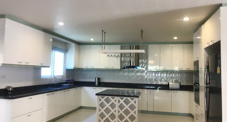 Villa zum Kauf mit 6 Zimmer in Bang Lamung, Chonburi
