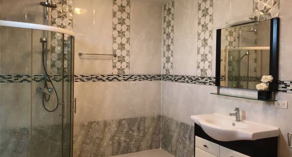 Villa zum Kauf mit 6 Zimmer in Bang Lamung, Chonburi