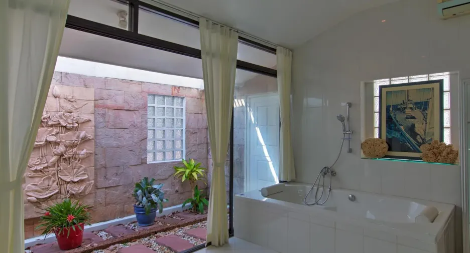 Villa zum Kauf und zur Miete mit 5 Zimmer in Thalang, Phuket
