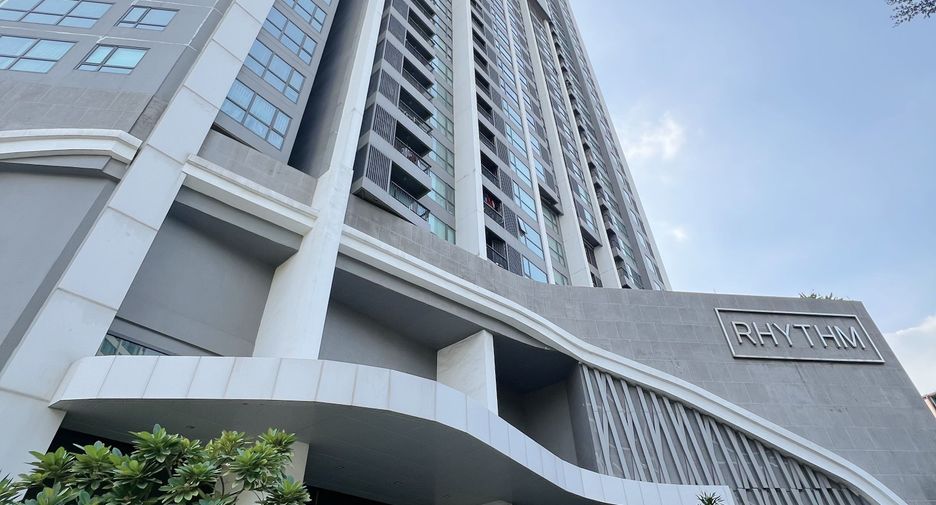 For rent 2 bedrooms condo in Khlong Toei, Bangkok