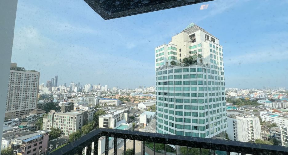 For rent 2 bedrooms condo in Khlong Toei, Bangkok