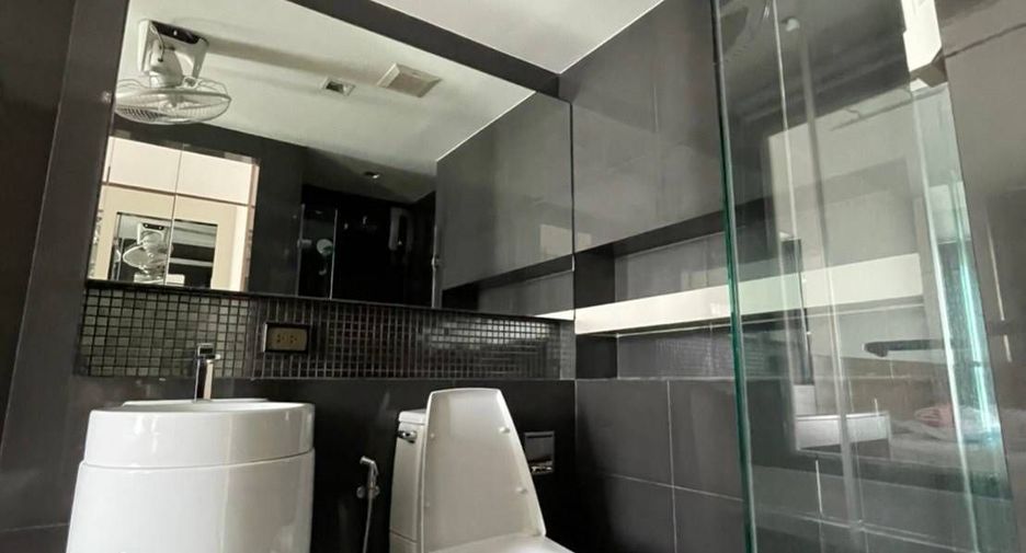 For rent 2 bedrooms condo in Sathon, Bangkok