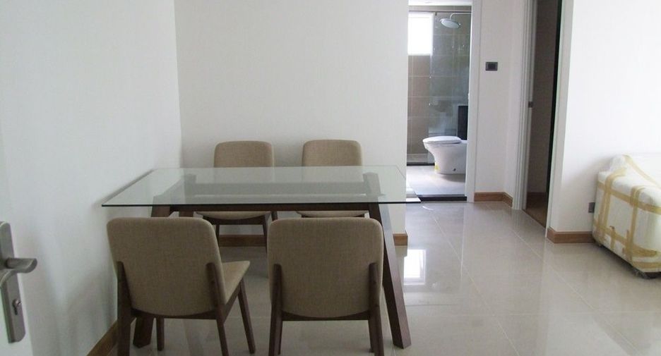For rent 2 bedrooms condo in Huai Khwang, Bangkok