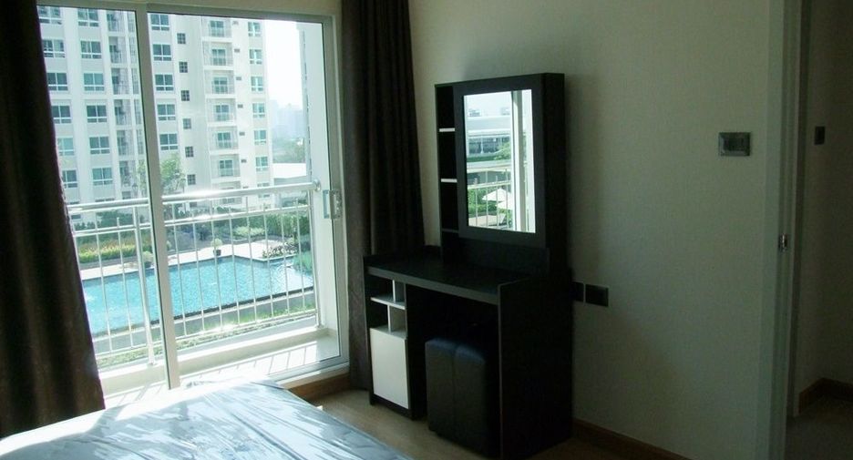 For rent 2 bedrooms condo in Huai Khwang, Bangkok