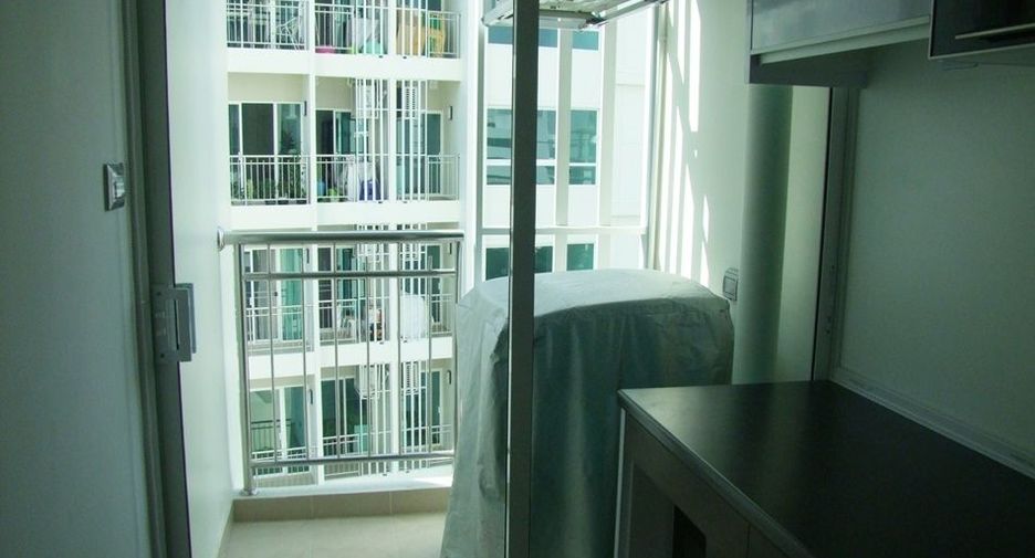 For rent 2 bedrooms condo in Huai Khwang, Bangkok