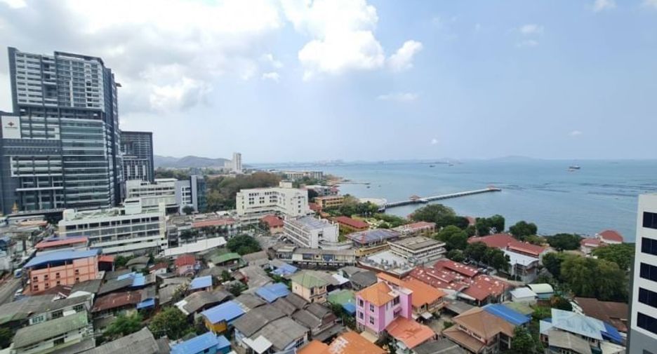出售 和 出租 2 卧室 联排别墅 在 Si Racha, Chon Buri