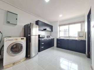 Casa adosada en venta y en alquiler de 2 habitaciones en Si Racha, Chonburi