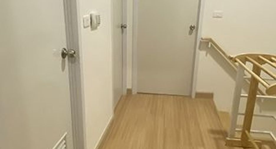 Casa adosada en venta de 3 habitaciones en Phra Pradaeng, Samut Prakan