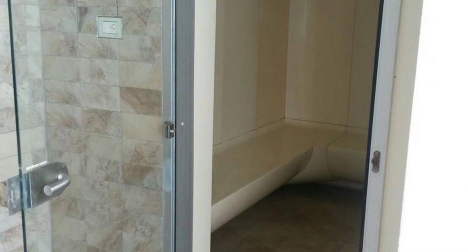 Haus zum Kauf mit 5 Zimmer in Bang Lamung, Chonburi