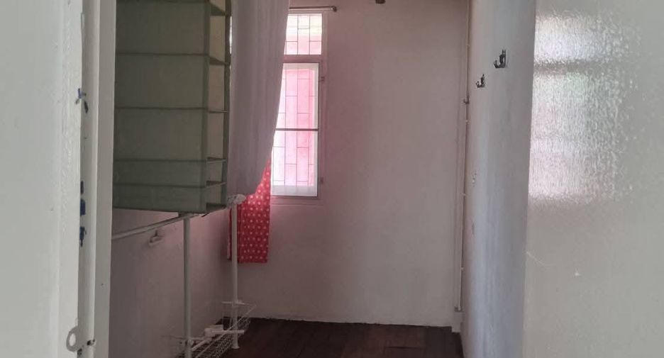 For rent 3 bedrooms retail Space in Phra Khanong, Bangkok