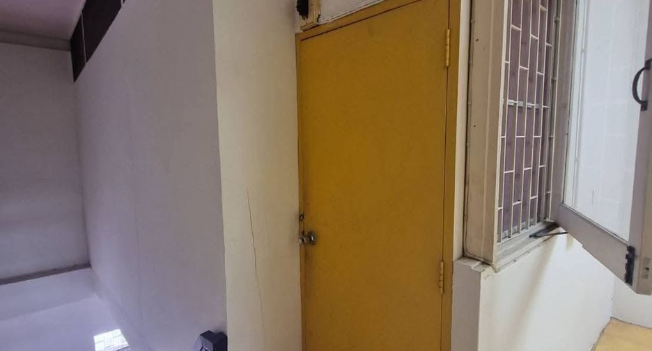For rent 3 bedrooms retail Space in Phra Khanong, Bangkok