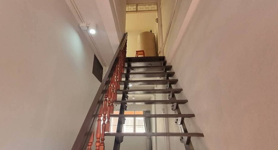 For rent 3 bedrooms retail Space in Phra Khanong, Bangkok