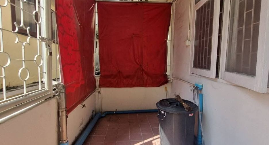 For rent 3 bedrooms retail Space in Phra Khanong, Bangkok