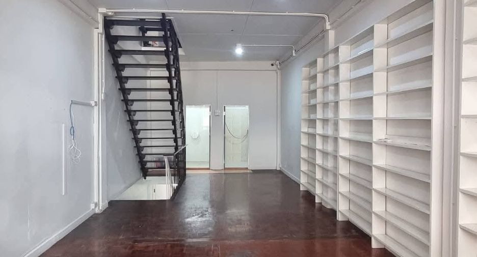 For rent 3 bedrooms retail Space in Phra Khanong, Bangkok