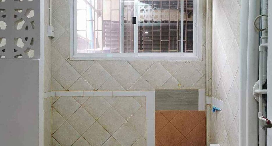 For rent 3 bedrooms retail Space in Phra Khanong, Bangkok