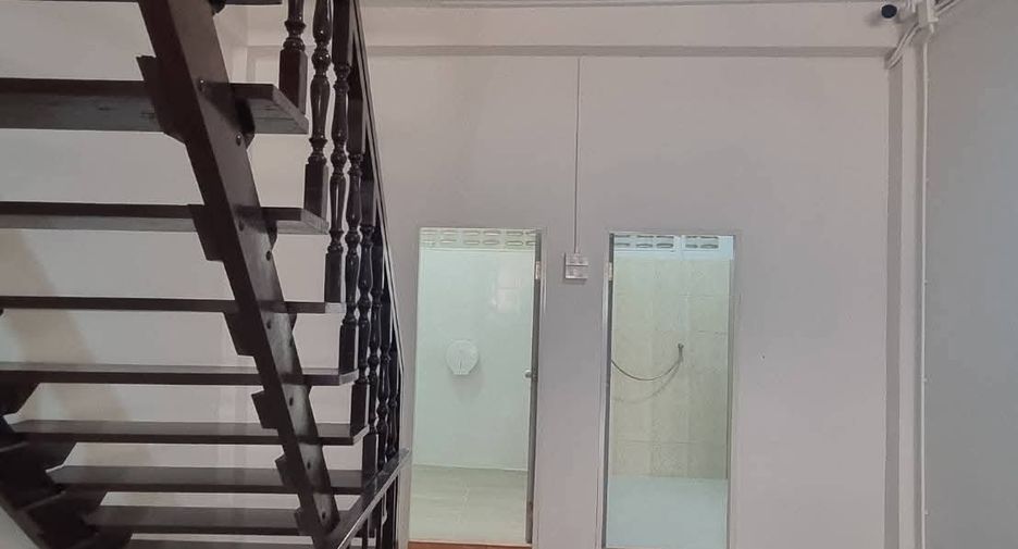 For rent 3 bedrooms retail Space in Phra Khanong, Bangkok