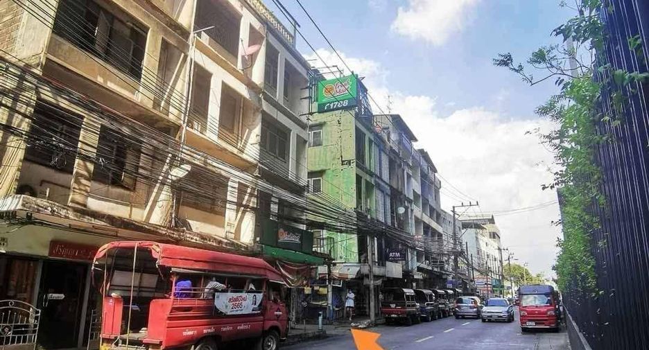 For rent 3 bedrooms retail Space in Phra Khanong, Bangkok