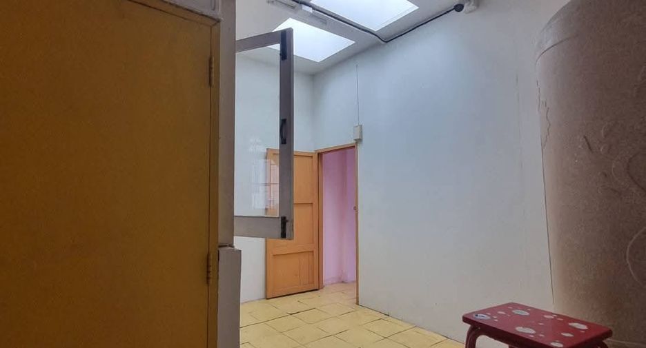 For rent 3 bedrooms retail Space in Phra Khanong, Bangkok