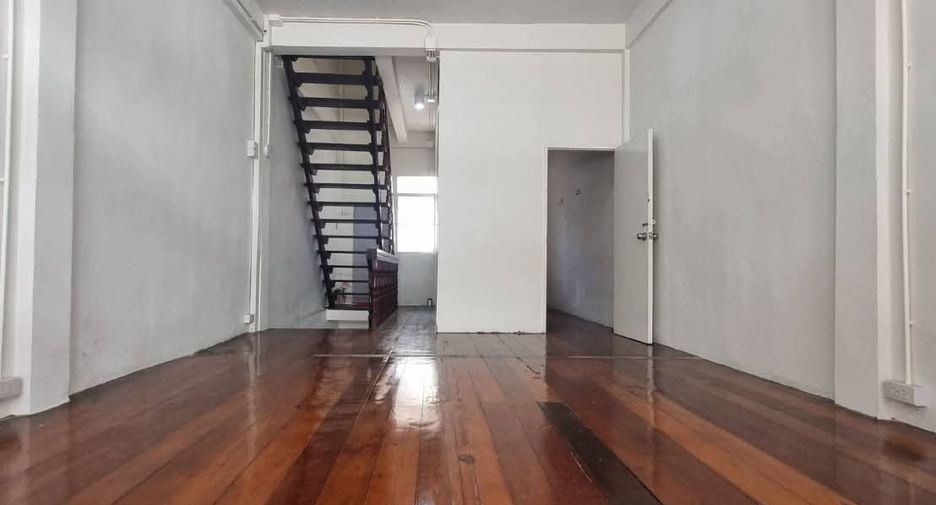 For rent 3 bedrooms retail Space in Phra Khanong, Bangkok
