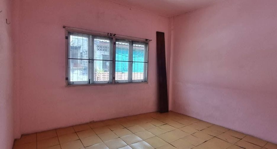 For rent 3 bedrooms retail Space in Phra Khanong, Bangkok