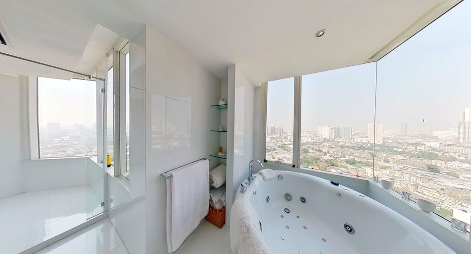 For sale 4 bedrooms condo in Bang Kho Laem, Bangkok