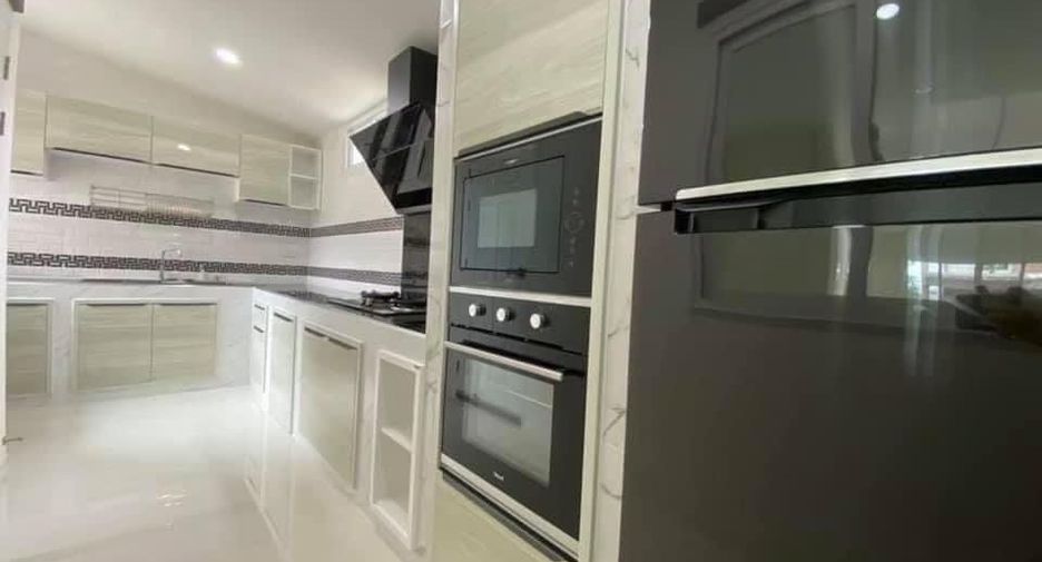 Casa en venta y en alquiler de 5 habitaciones en Sattahip, Chonburi