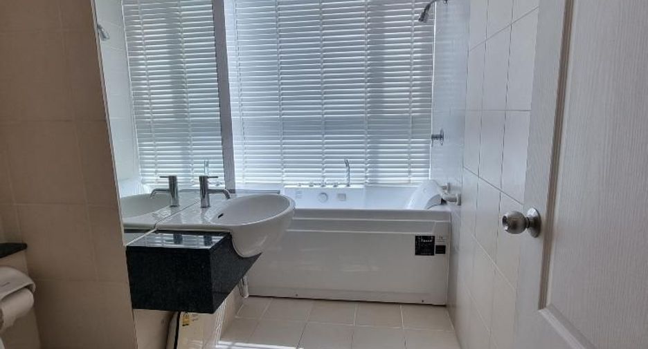 For rent 1 bed condo in Khlong San, Bangkok