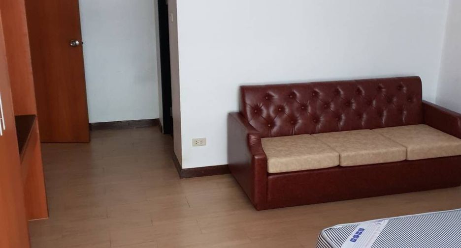 For rent 2 bedrooms condo in Pathum Wan, Bangkok