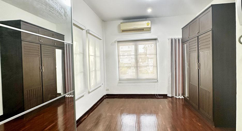出租 4 卧室 独立屋 在 Wang Thong Lang, 曼谷