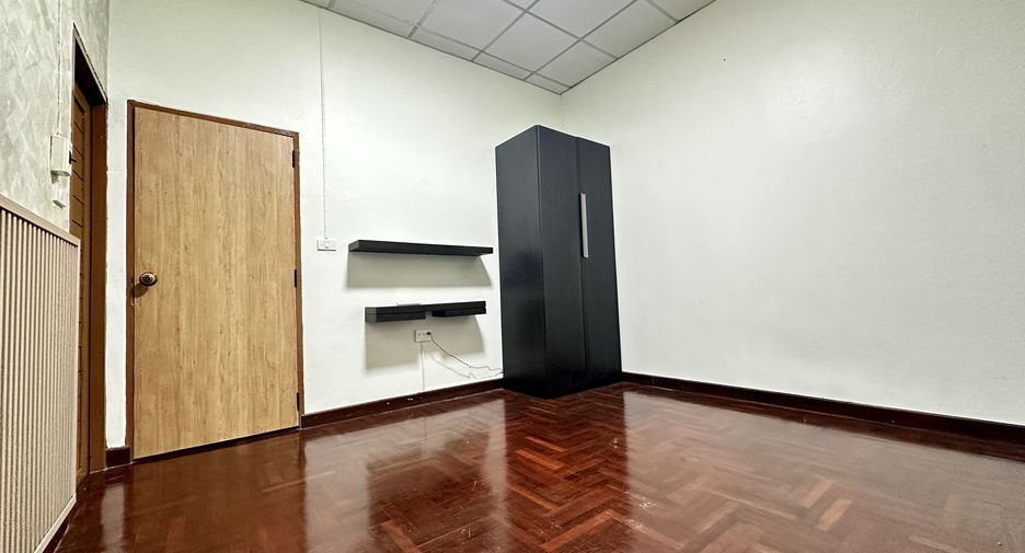 出租 4 卧室 独立屋 在 Wang Thong Lang, 曼谷