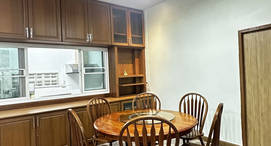 出租 4 卧室 独立屋 在 Wang Thong Lang, 曼谷