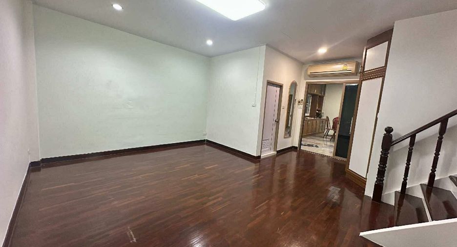 出租 4 卧室 独立屋 在 Wang Thong Lang, 曼谷