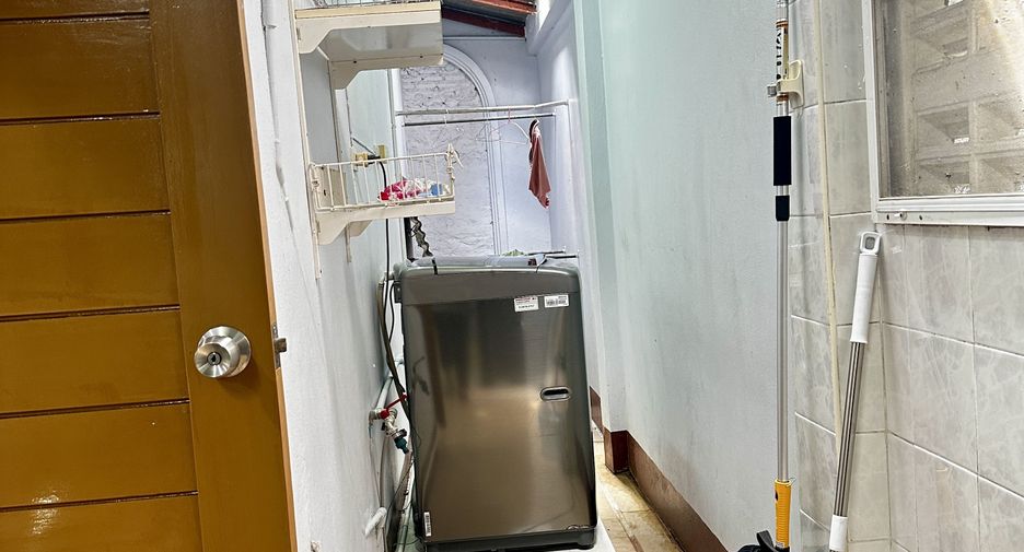 出租 4 卧室 独立屋 在 Wang Thong Lang, 曼谷