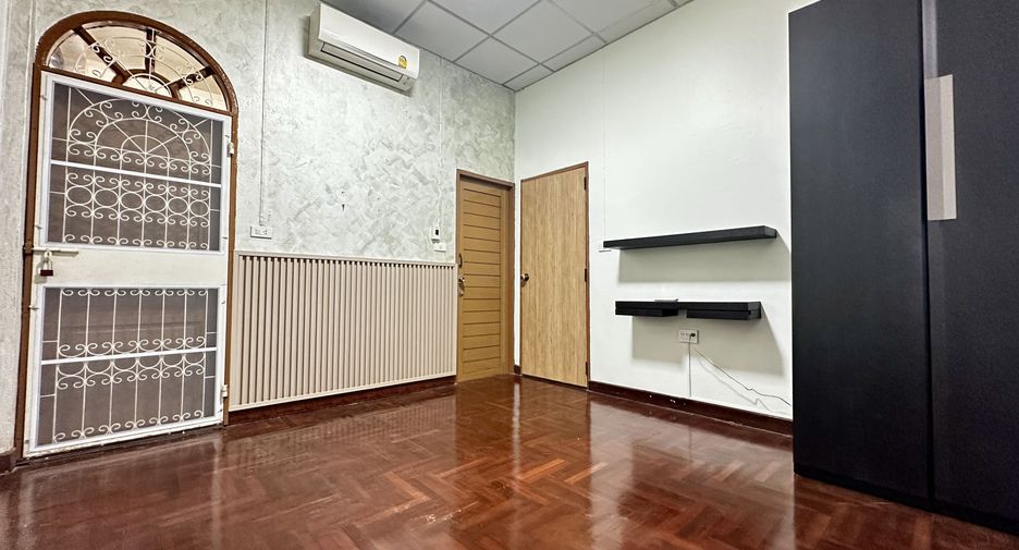 出租 4 卧室 独立屋 在 Wang Thong Lang, 曼谷