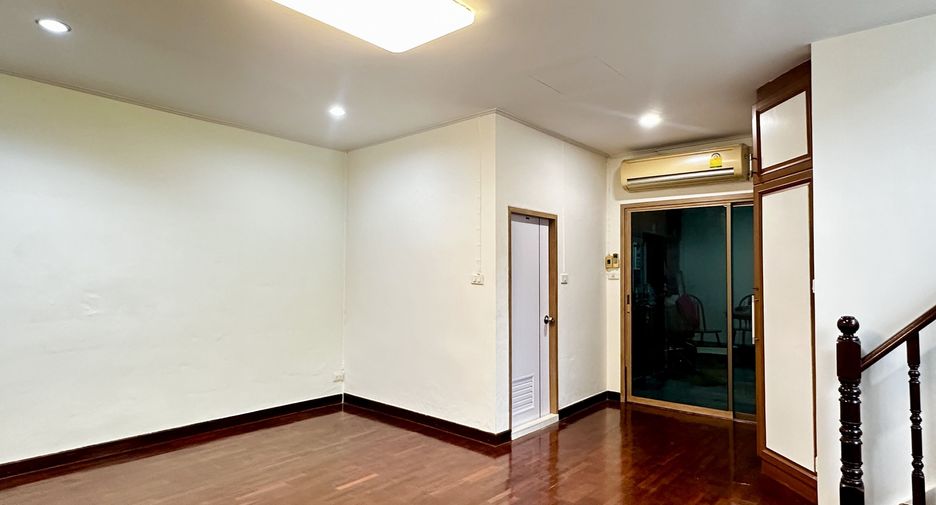 出租 4 卧室 独立屋 在 Wang Thong Lang, 曼谷