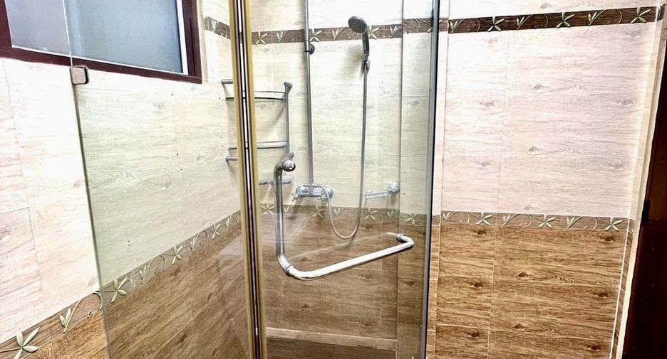 出租 4 卧室 独立屋 在 Wang Thong Lang, 曼谷